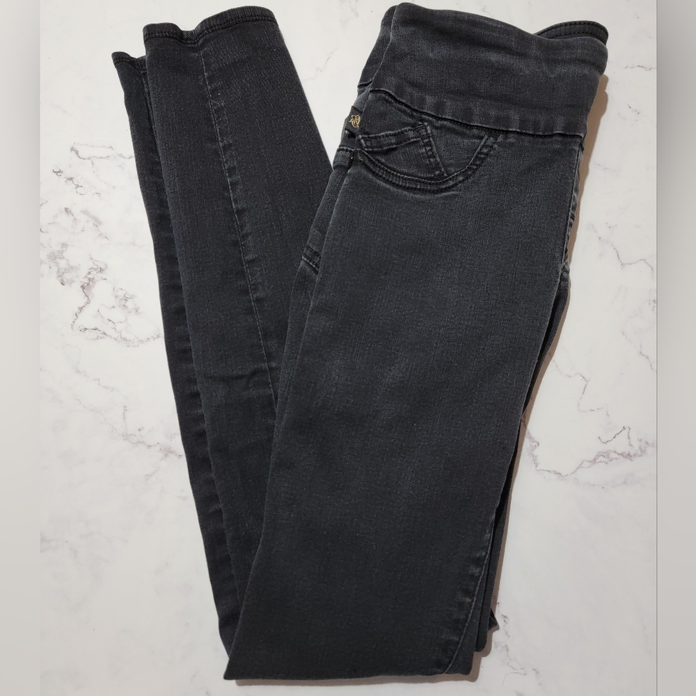 Size 6 Rock & Republic Dark Grey Skinny Jeans
